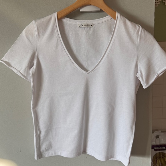 Zara Crisp White V-Neck Tee - Picture 1 of 1